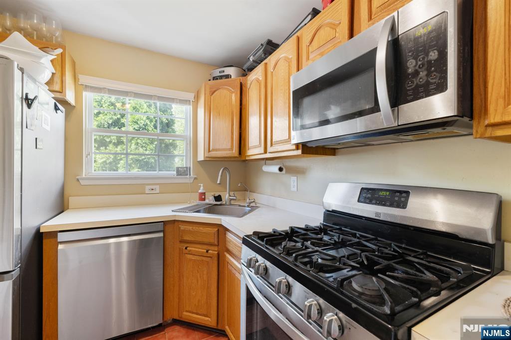 1293 Paddington Road, Unit A2 Mahwah, NJ 07430 - Photo 7 of 28 Gallery Image 7