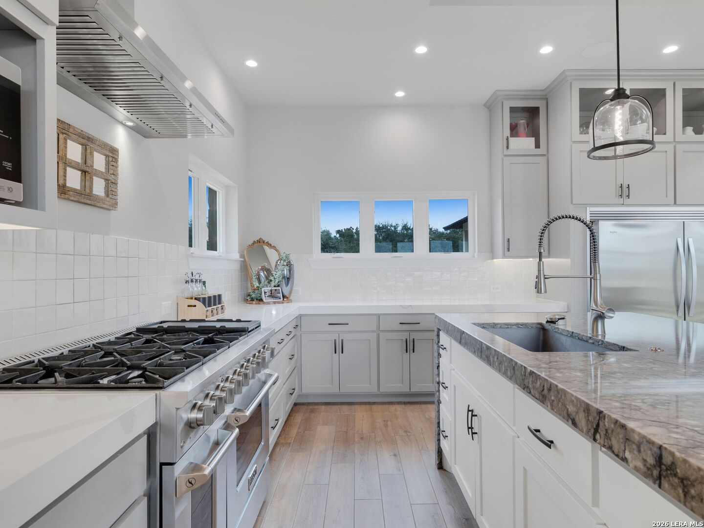 298 Table Rock Helotes, TX 78023 - Photo 16 of 57