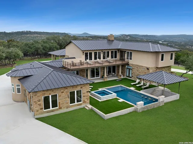 a view of a dry yard with mountain