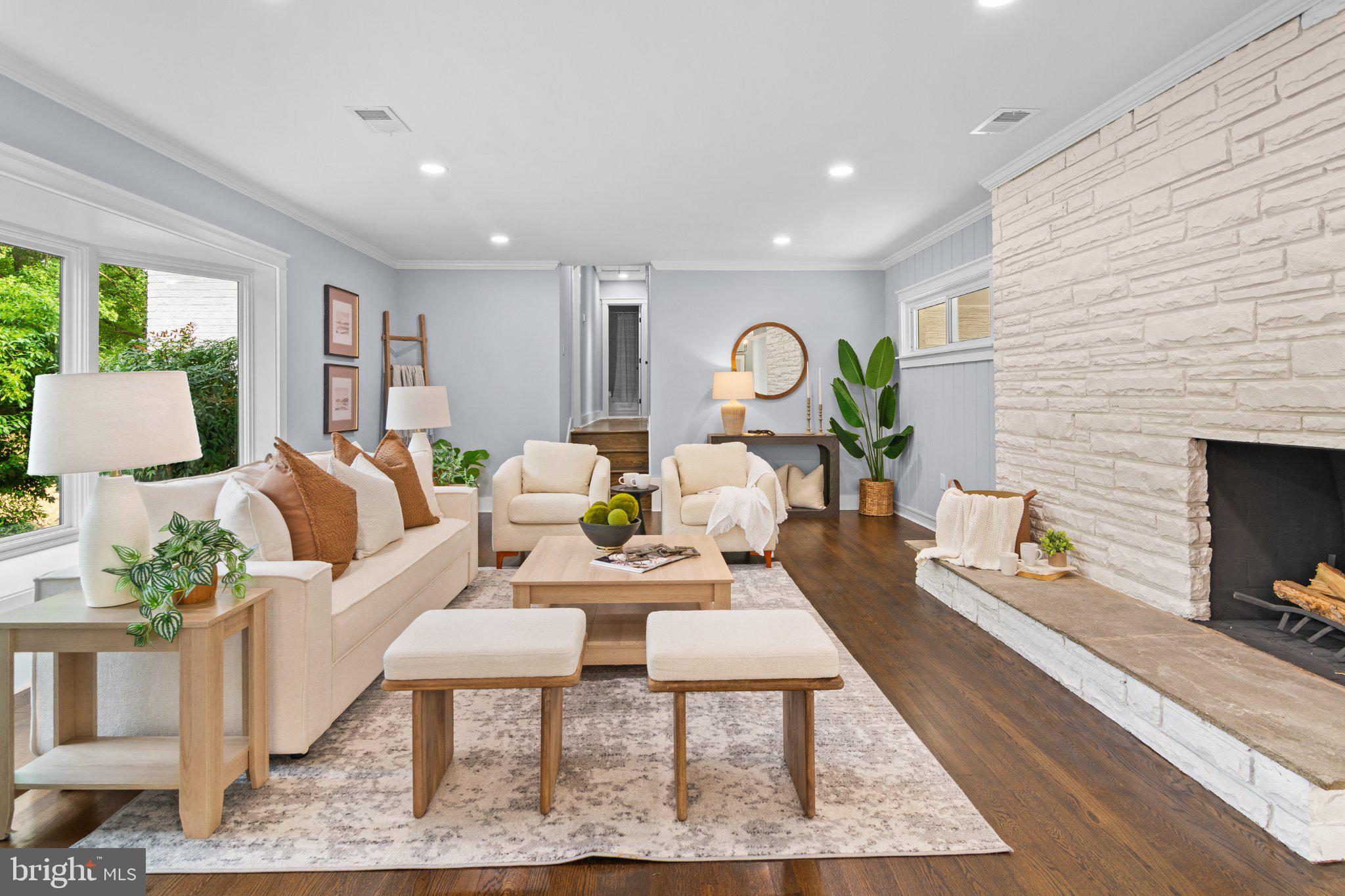 14200 Dav Road Rockville, MD 20850 - Photo 31 of 60 Bright and inviting living space.