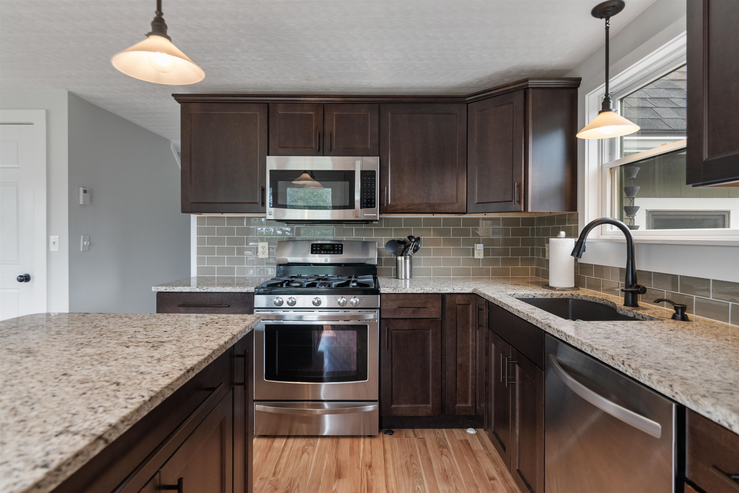 979 Stagecoach Road Morristown, VT 05661 - Photo 4 of 40