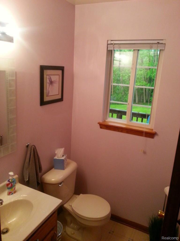 943 Pine Tree Road Lake Orion, MI 48362 - Photo 7 of 21 20140602_203643.jpg