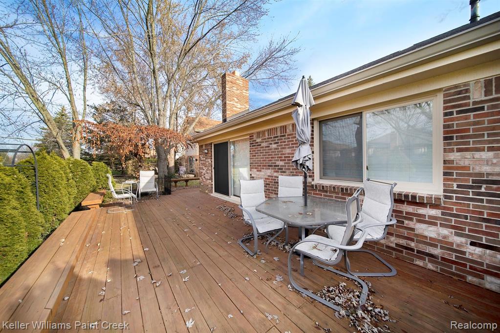 1652 Hillside Lane Rochester Hills, MI 48307 - Photo 4 of 32