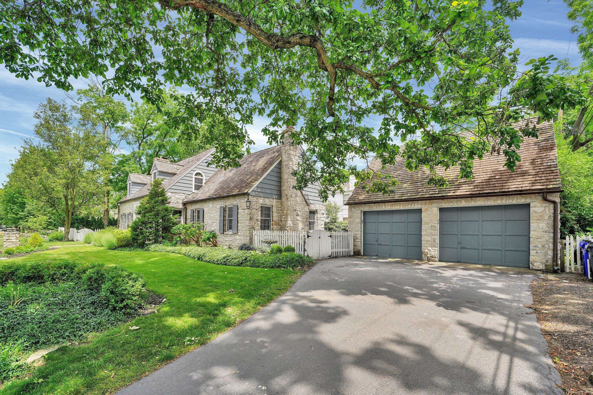 2500 Henthorn Road Upper Arlington, OH 43221 - Photo 4 of 55 Generous sized 2 car garage