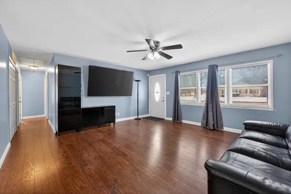 $235,000 | 1306 North 1st Street, DeKalb, IL 60115