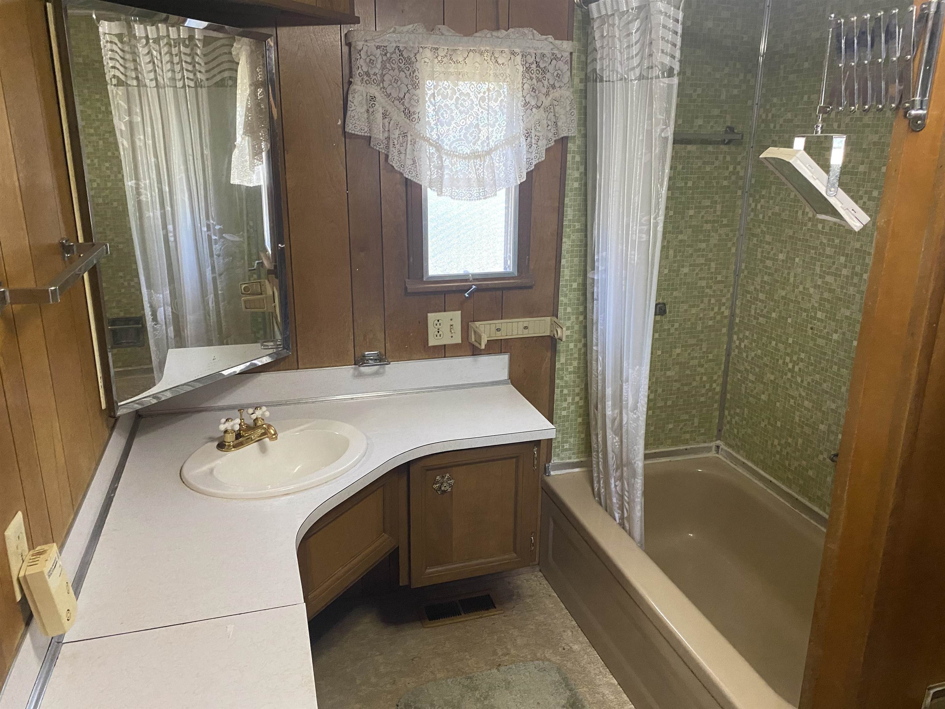 5865 East Esmond Road Hale, MI 48739 - Photo 16 of 20 1902091-15.JPG