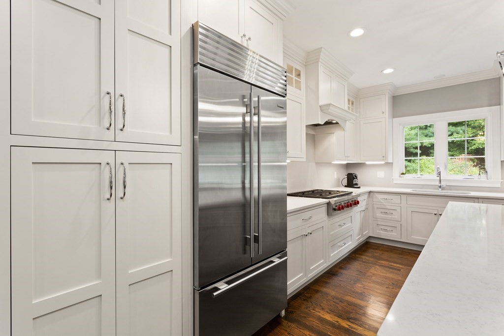37 Whitewood Road Westwood, MA 02090 - Photo 9 of 40 Gallery Image 9