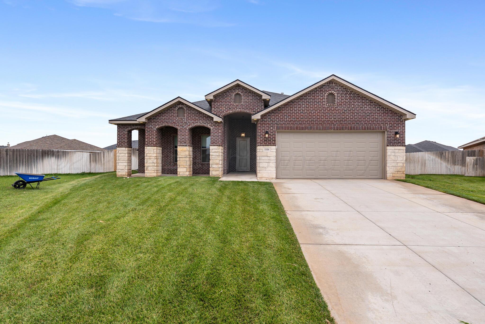 1526 Montaluse Road Amarillo, TX 79118 - Photo 2 of 30 1