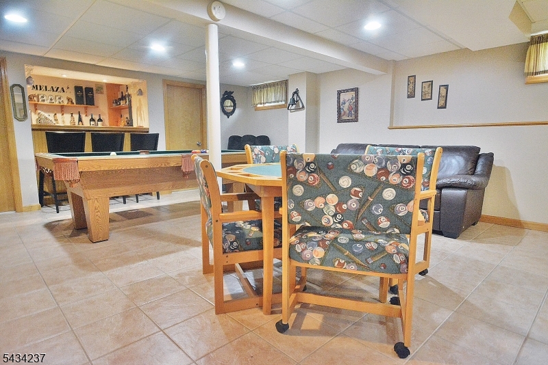 2463 Dorchester Road Union, NJ 07083 - Photo 19 of 33