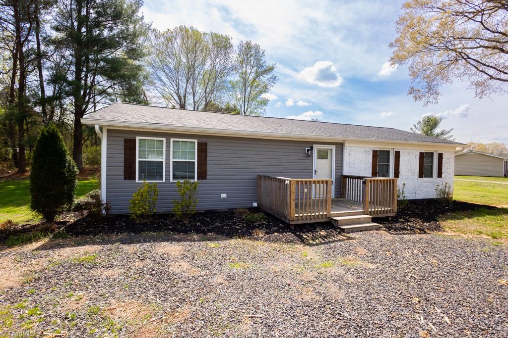 108 Sparrow Road Eden, NC 27288 - Photo 4 of 35