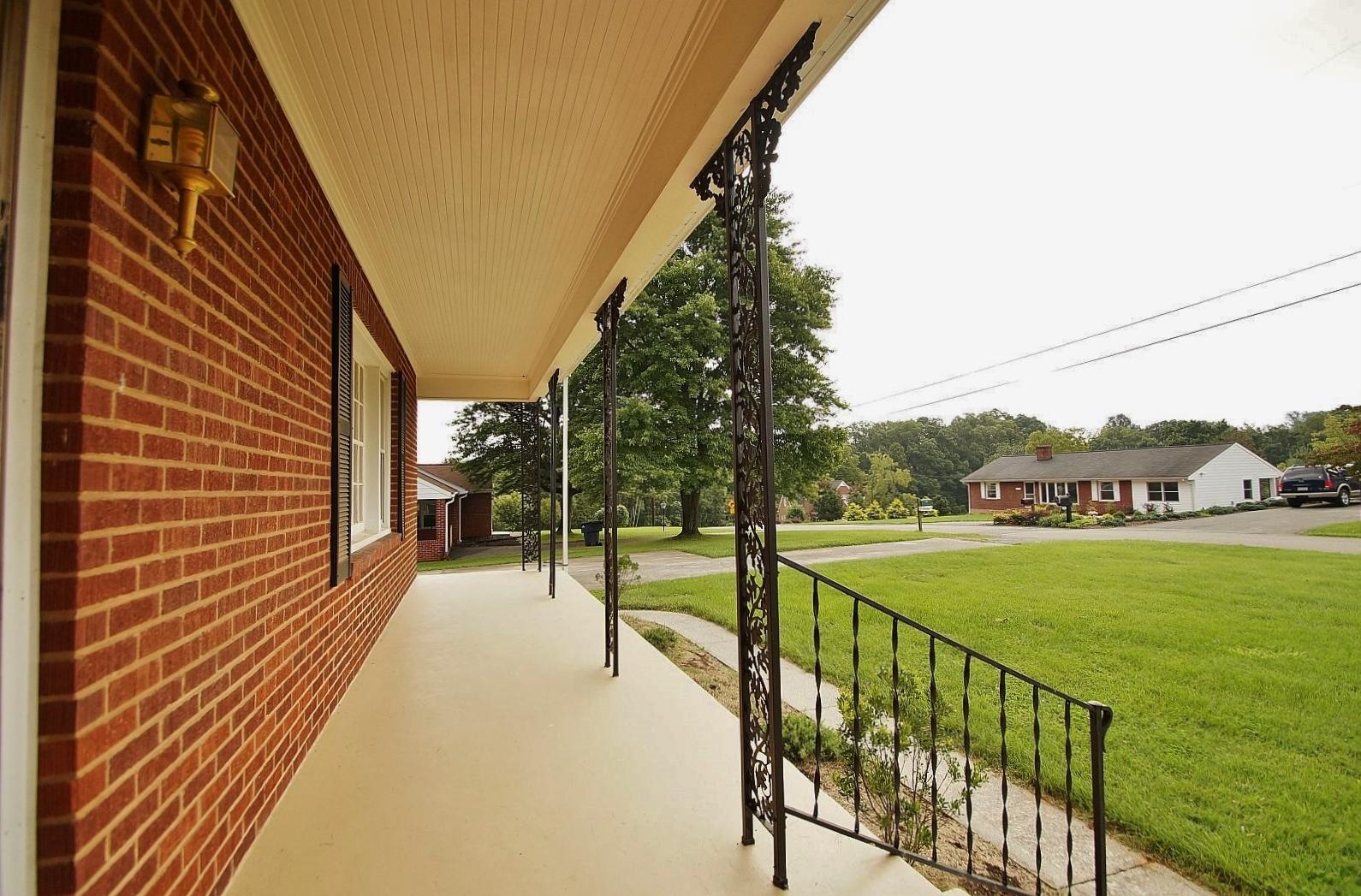 3323 Valentine Road Southwest Roanoke, VA 24018 - Photo 4 of 38 DSD_0003