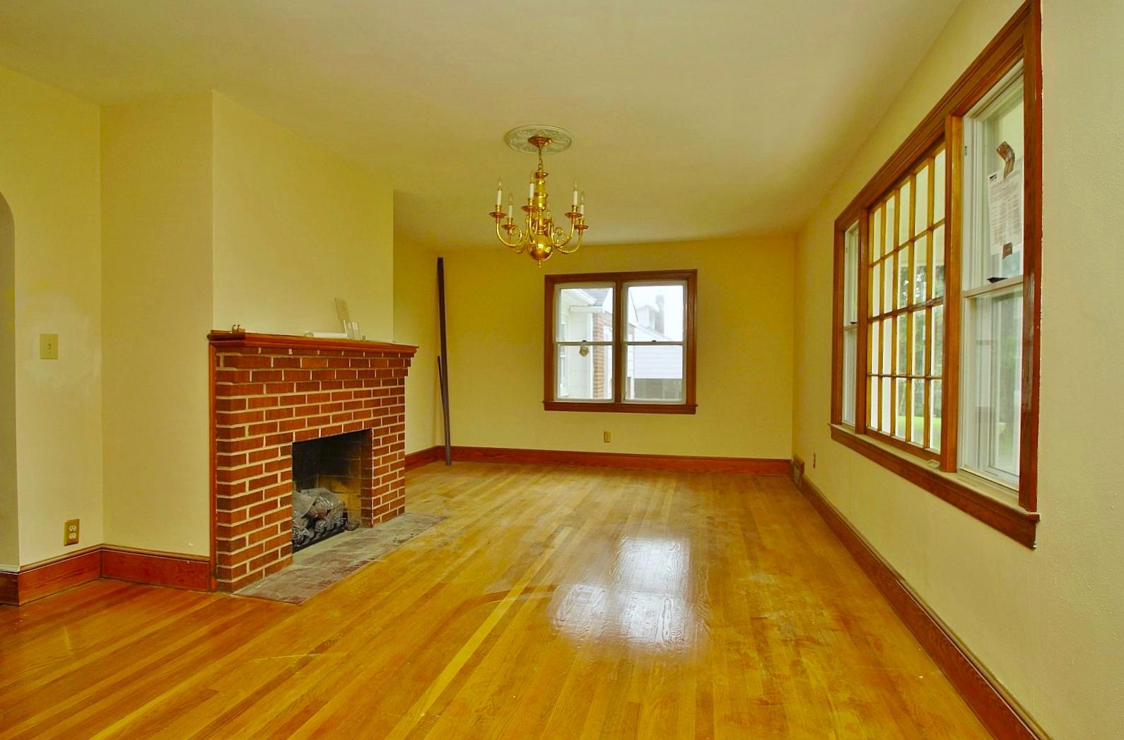 3323 Valentine Road Southwest Roanoke, VA 24018 - Photo 5 of 38 DSD_0006