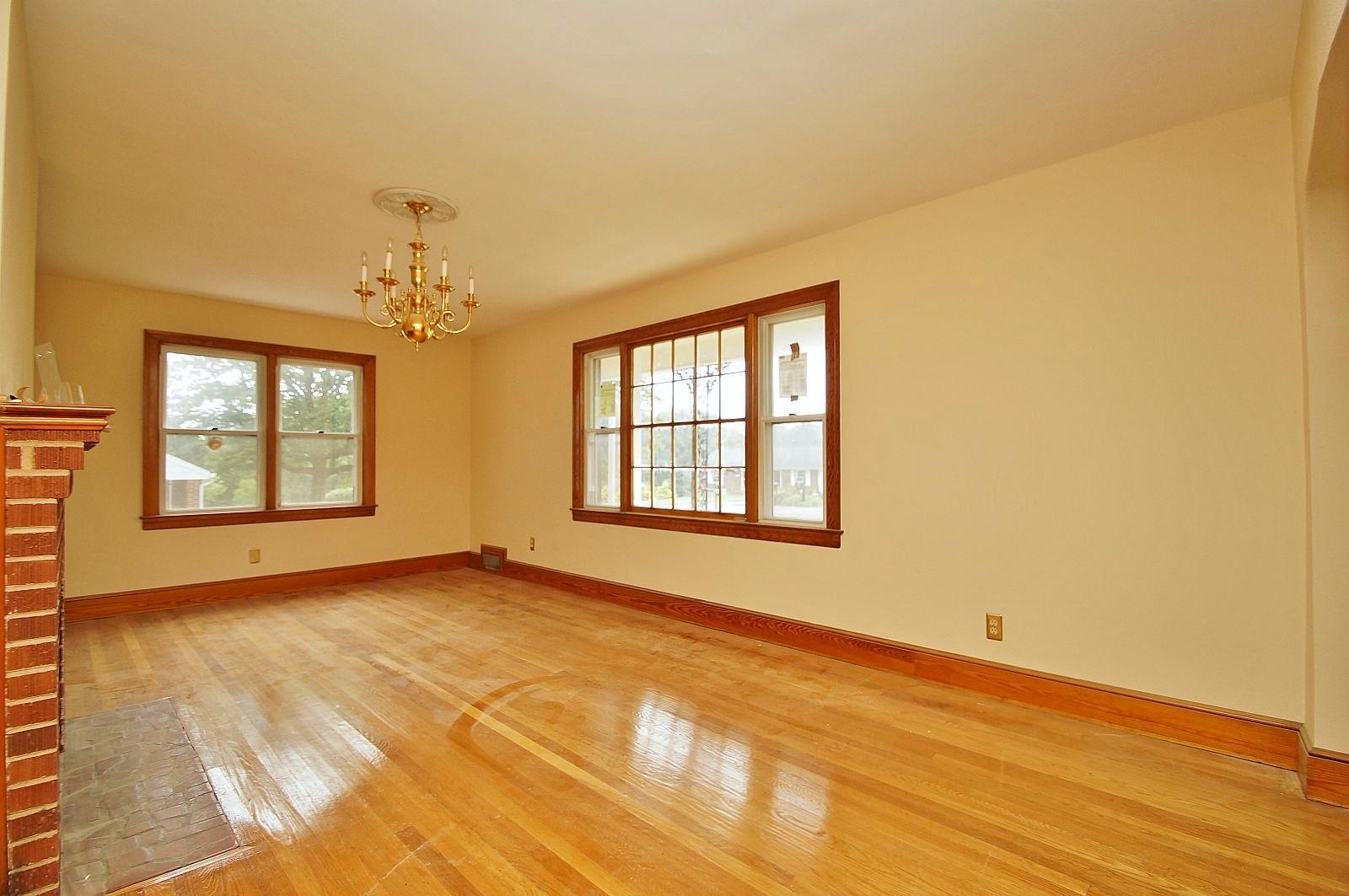 3323 Valentine Road Southwest Roanoke, VA 24018 - Photo 7 of 38 DSD_0009