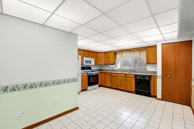 $229,000 | 6601 Martin France Circle, Unit 2A, Tinley Park, IL 60477