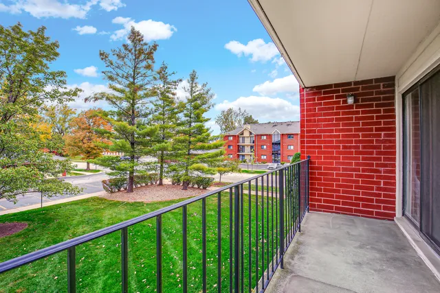 $229,000 | 6601 Martin France Circle, Unit 2A, Tinley Park, IL 60477