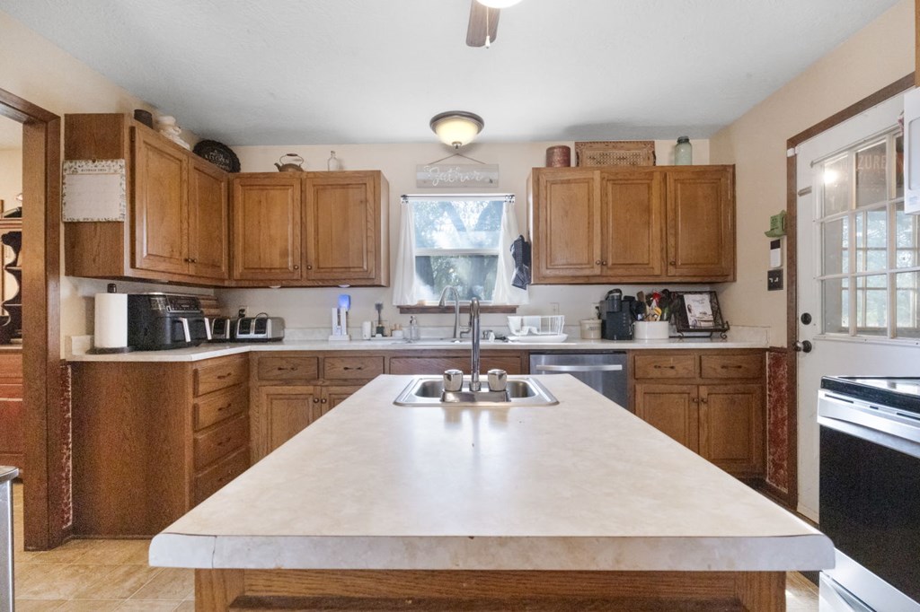 393 Marschall Creek Road Fredericksburg, TX 78624 - Photo 15 of 25