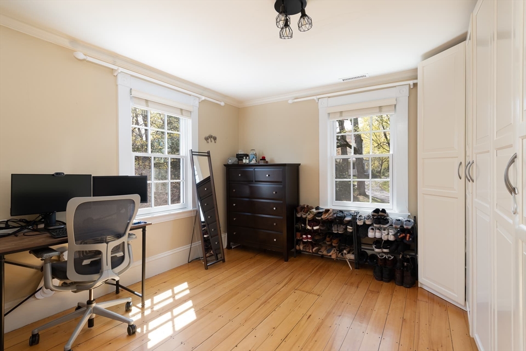 20 Maple Road Weston, MA 02493 - Photo 22 of 42 a livingroom with workspace and a window