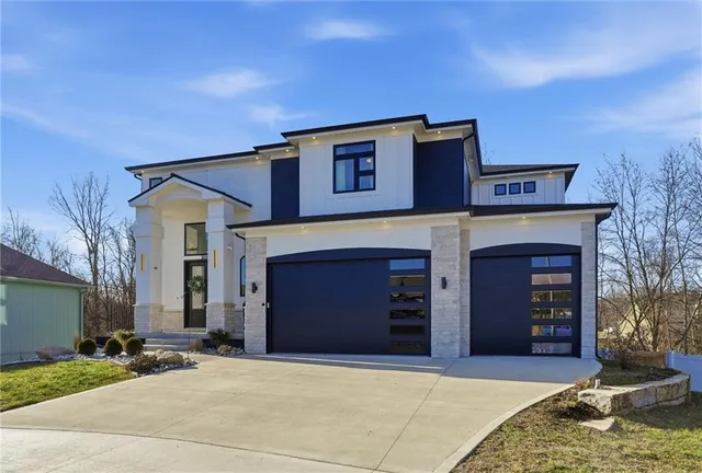 $635,000 | 2009 Ridge Tree Lane, Pleasant Hill, MO 64080