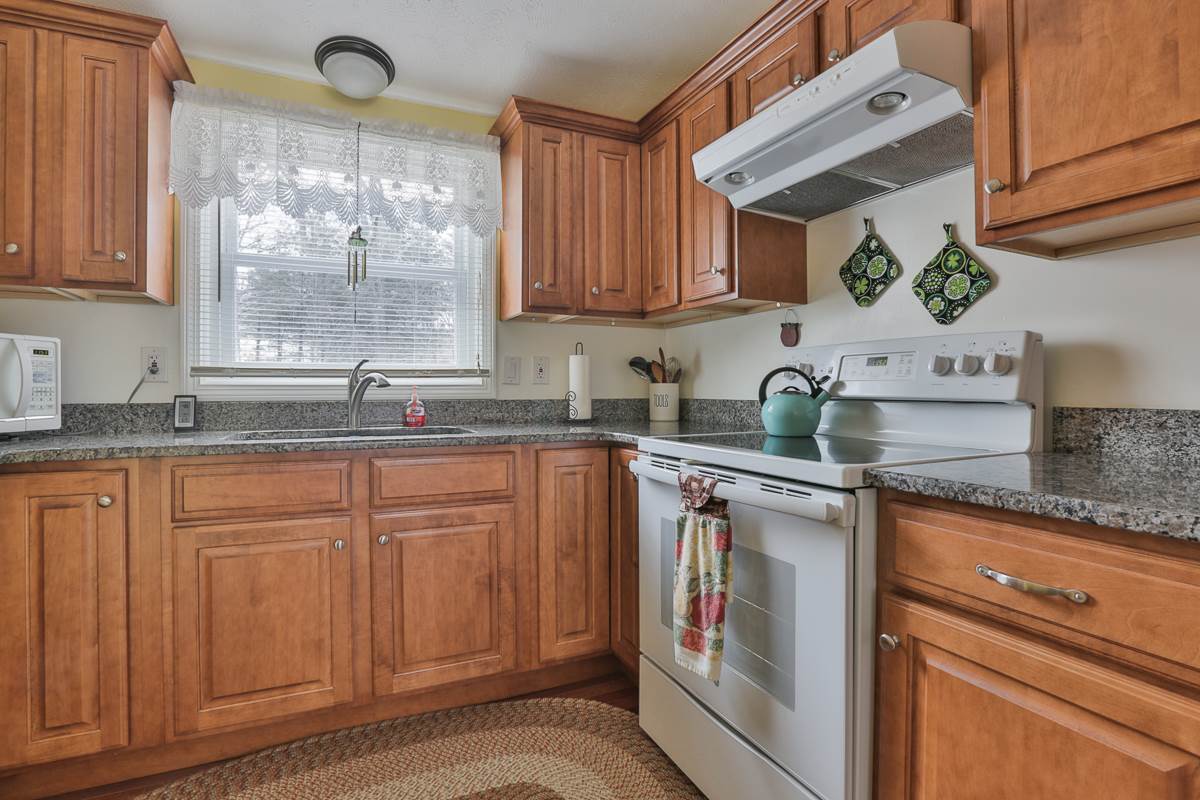 168 Morse Road Manchester, NH 03104 - Photo 3 of 29 Gallery Image 3