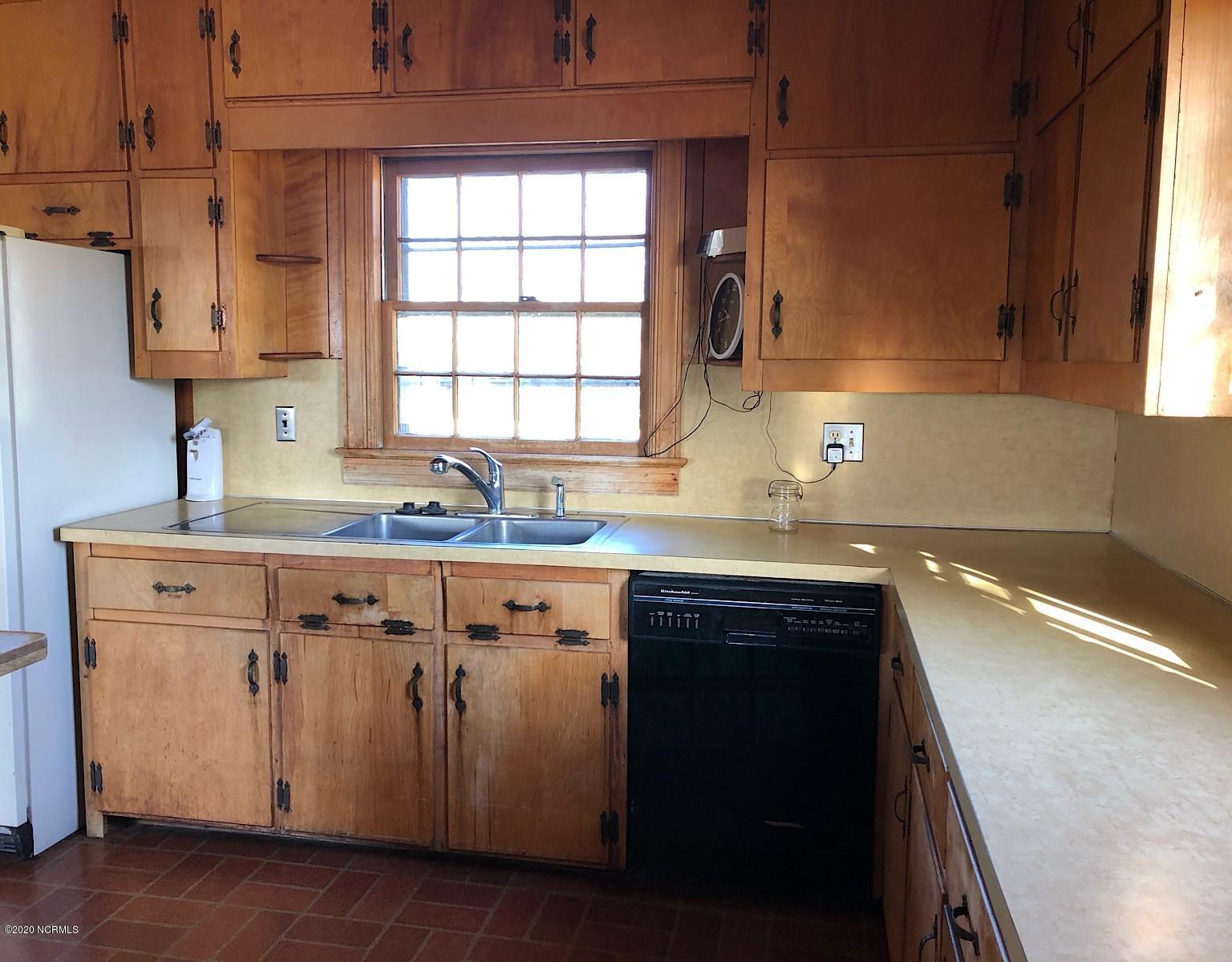 8042 Old Smithfield Road Bailey, NC 27807 - Photo 16 of 24 Kitchen