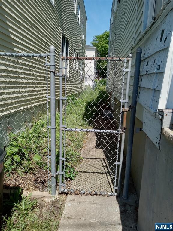 69 Hobson Street Newark, NJ 07112 - Photo 5 of 23