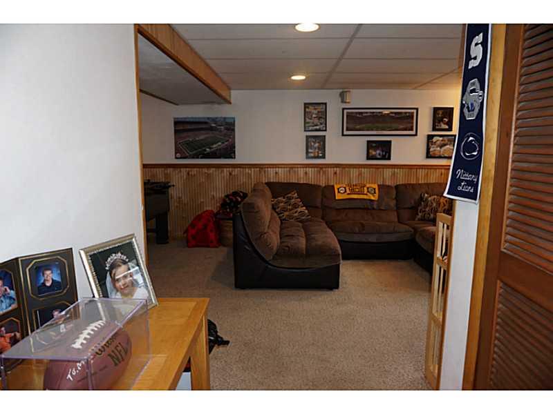 5031 Windriver Drive McKees Rocks, PA 15136 - Photo 22 of 25 Entry/Foyer.