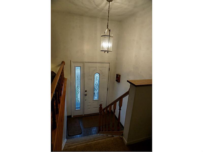 5031 Windriver Drive McKees Rocks, PA 15136 - Photo 8 of 25 Entry/Foyer.