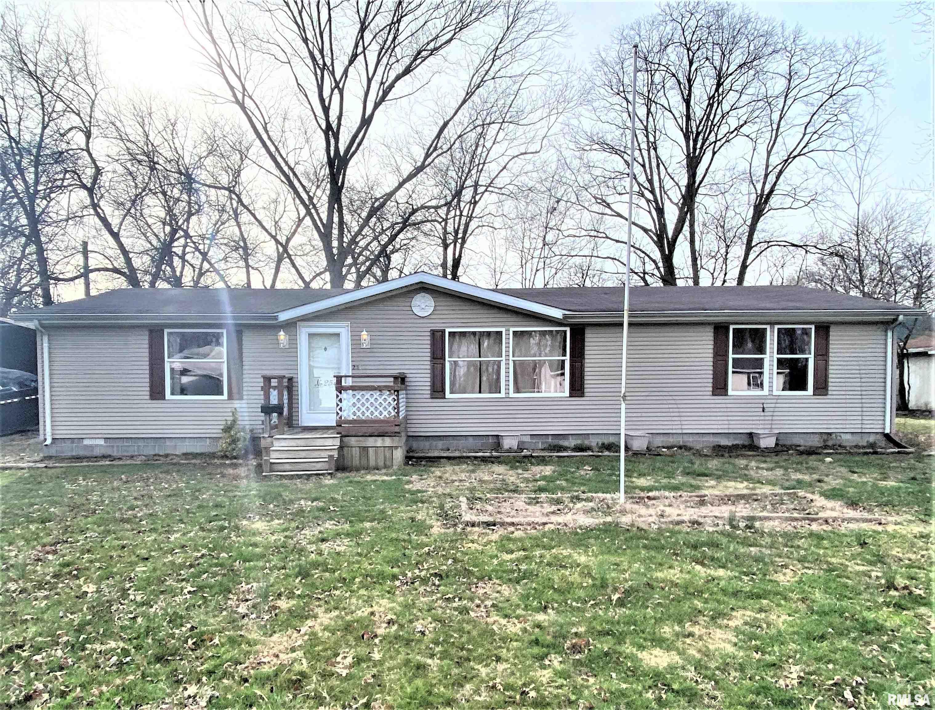 254 Austin Avenue Flora, IL 62839 - Photo 1 of 49 Gallery Image 1
