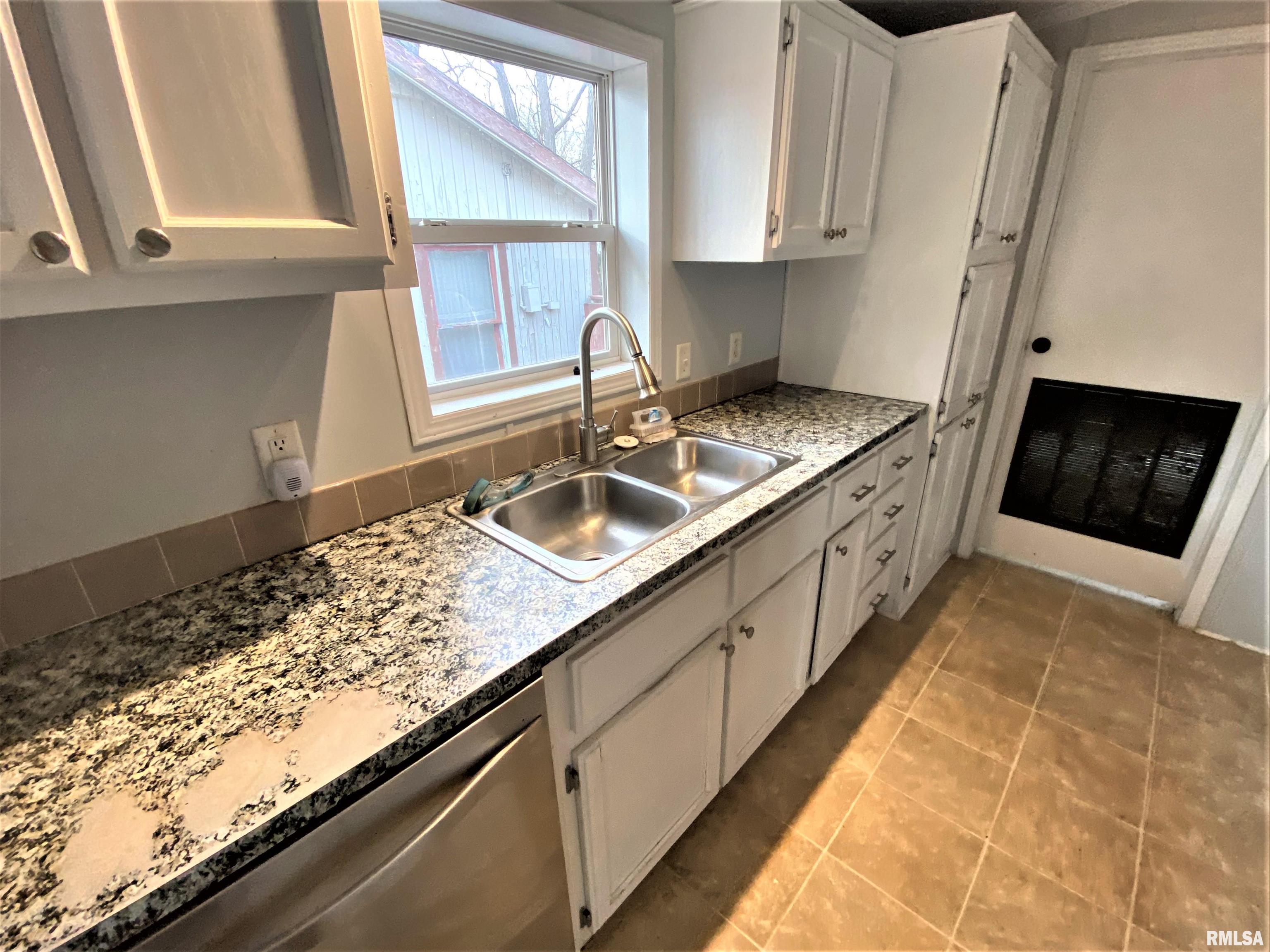 254 Austin Avenue Flora, IL 62839 - Photo 13 of 49 Gallery Image 13