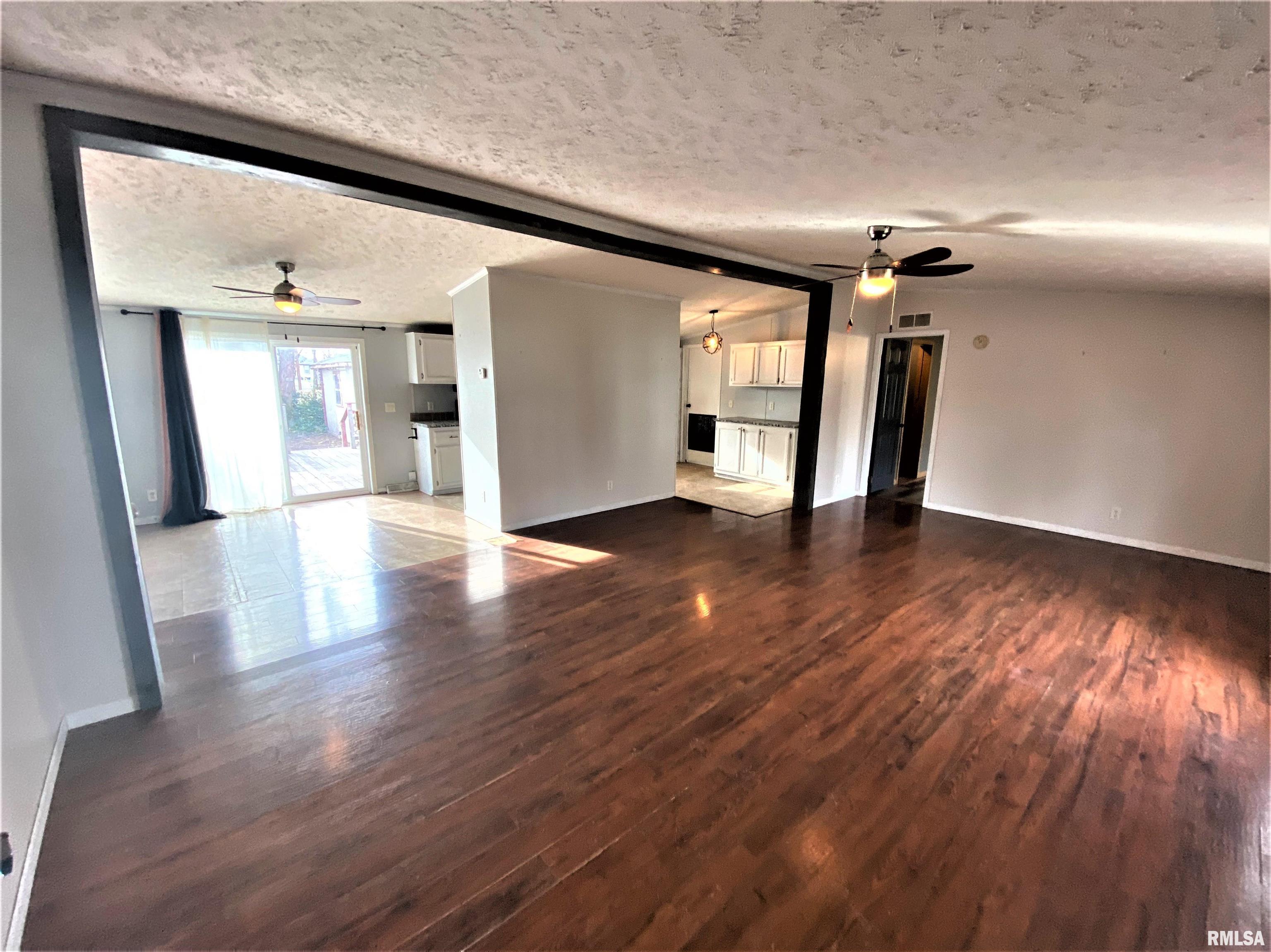 254 Austin Avenue Flora, IL 62839 - Photo 8 of 49 Gallery Image 8