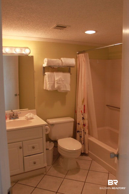 497 Plantation Road, Unit 1355 Gulf Shores, AL 36542 - Photo 14 of 31 2nd Bathroom