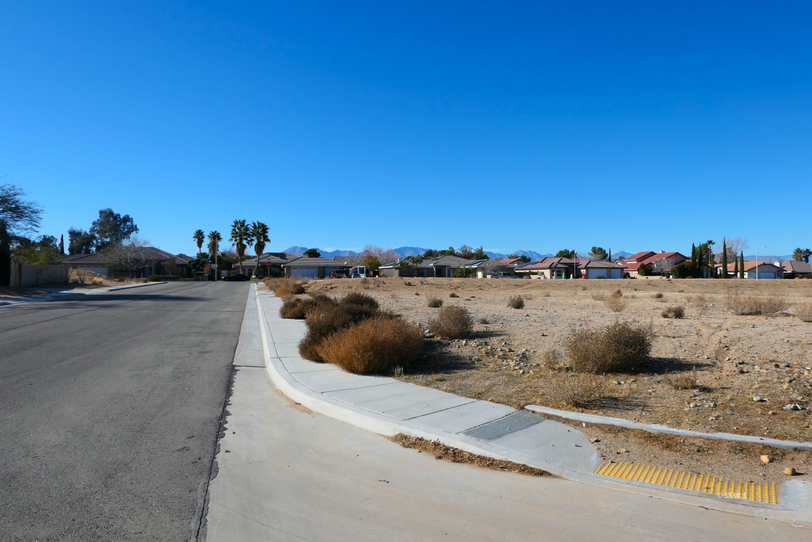 453-270-14 Inyo Street Ridgecrest, CA 93555 - Photo 2 of 10