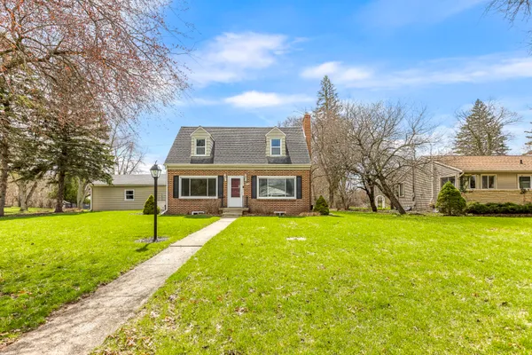 $299,900 | 320 River Street, Hillsdale, MI 49242