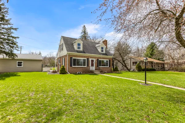 $299,900 | 320 River Street, Hillsdale, MI 49242