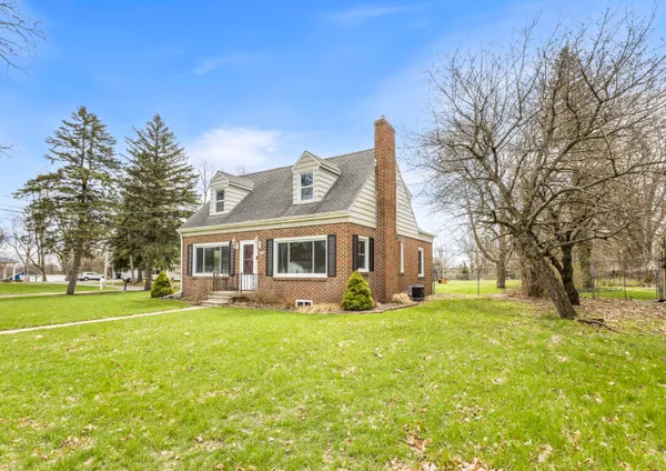 $299,900 | 320 River Street, Hillsdale, MI 49242