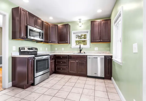 $299,900 | 320 River Street, Hillsdale, MI 49242