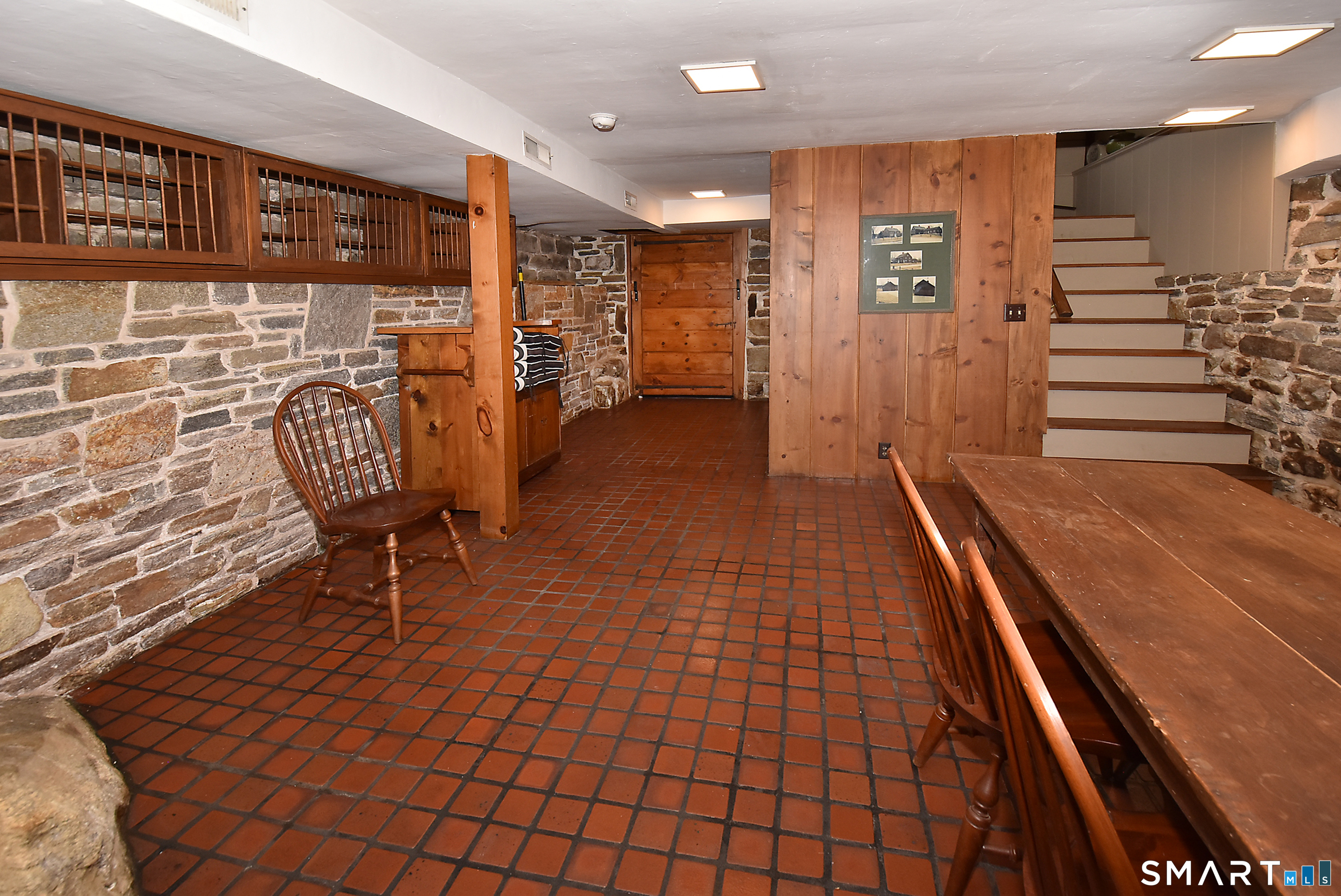 294 Jones Hollow Road Marlborough, CT 06447 - Photo 11 of 33 a view of a livingroom with furniture