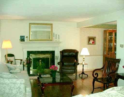 357 Johnston Road Upper St. Clair, PA 15241 - Photo 2 of 8 Gallery Image 2