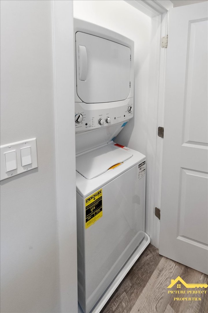 6337 South Ellis Avenue, Unit 3 Chicago, IL 60637 - Photo 6 of 12 a utility room with dryer and washer