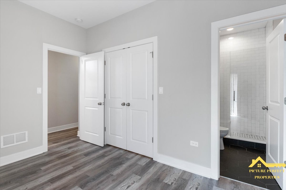 6337 South Ellis Avenue, Unit 3 Chicago, IL 60637 - Photo 9 of 12 a view of a livingroom and hardwood floor