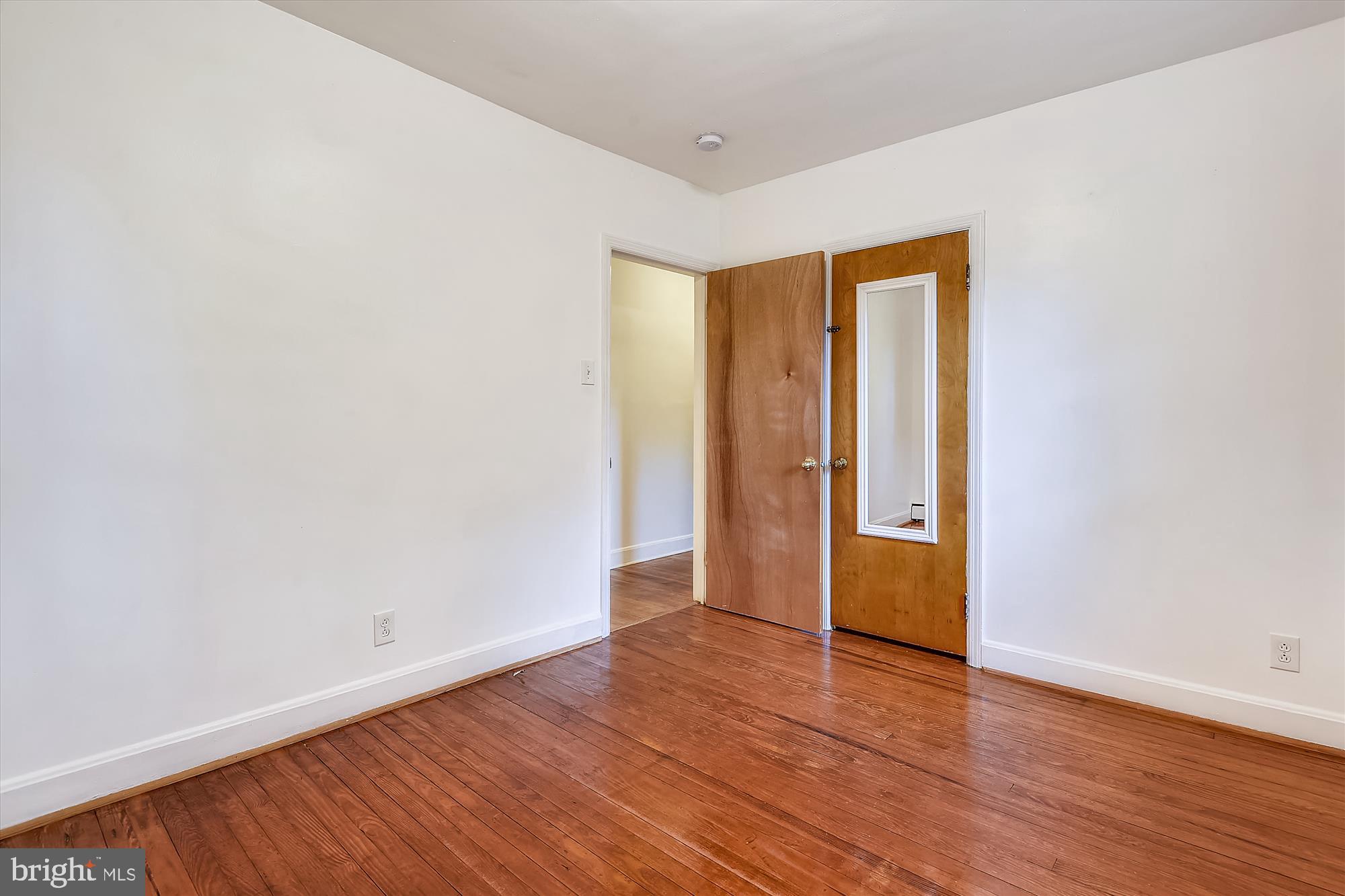 1137 Hampton Road Annapolis, MD 21409 - Photo 27 of 61 Bedroom 3 also has Overhead lighting