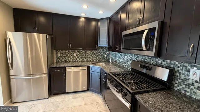 $2,350 | 81 Willow Court, Hamilton, NJ 08619