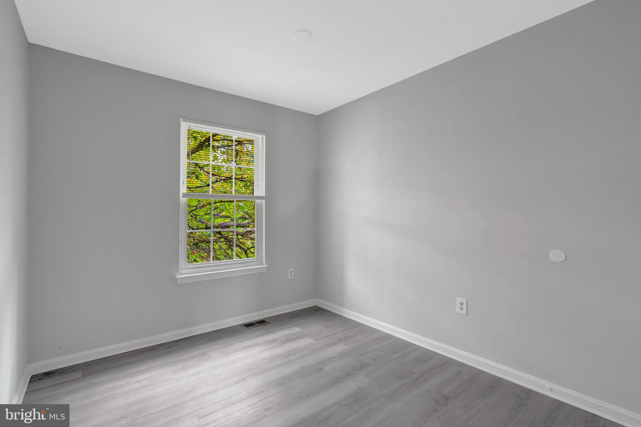 7905 Brighton Way Manassas, VA 20109 - Photo 21 of 32 an empty room with a window