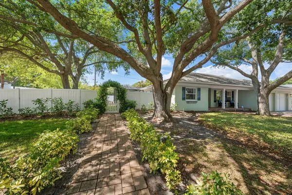 $1,275,000 | 500 Ponce De Leon Boulevard, Belleair, FL 33756