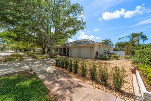 $1,275,000 | 500 Ponce De Leon Boulevard, Belleair, FL 33756