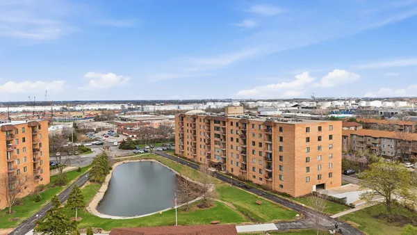 $275,000 | 1777 West Crystal Lane, Unit 602, Mount Prospect, IL 60056