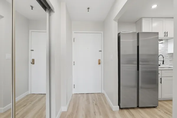 $275,000 | 1777 West Crystal Lane, Unit 602, Mount Prospect, IL 60056