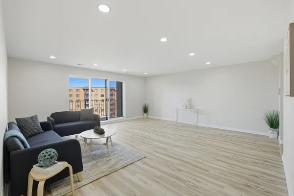 $275,000 | 1777 West Crystal Lane, Unit 602, Mount Prospect, IL 60056