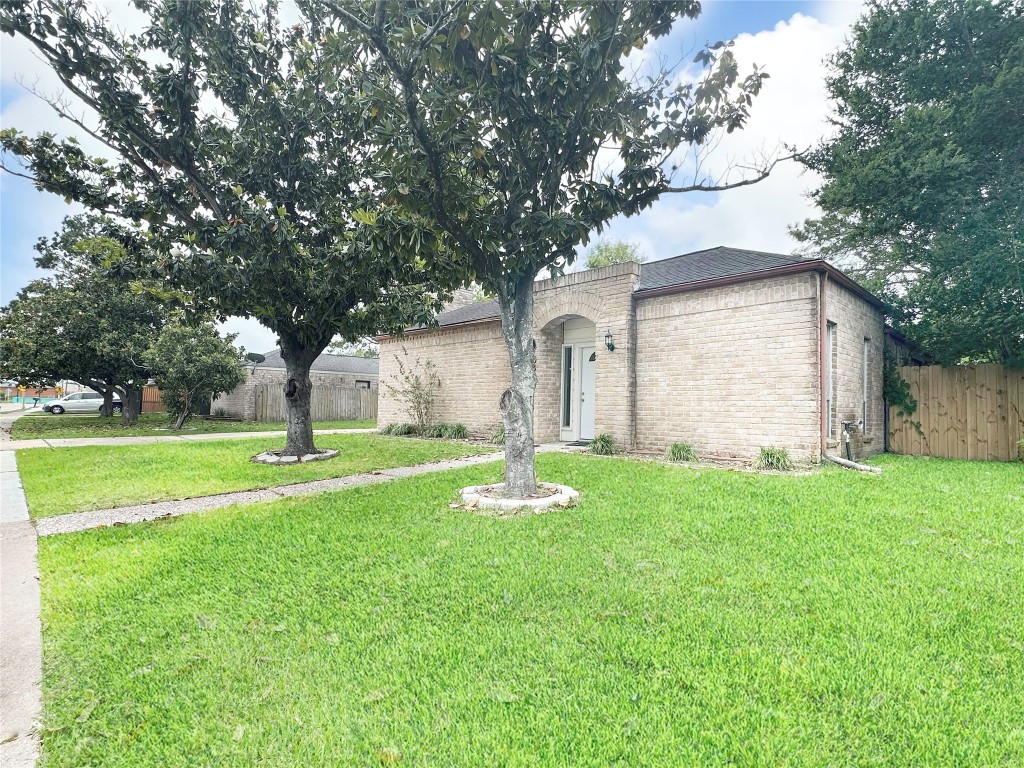 6806 Winkleman Road Houston, TX 77083 - Photo 2 of 29
