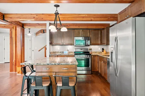 $627,500 | 850 Hillside Drive, Unit GG1, Fontana, WI 53125